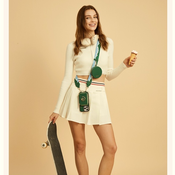 Custype Green Crossbody Phonecase with wireless charging! Super cute! - Picture 3 of 8